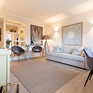 Beachome4u3 Carcavelos (Lisbon)